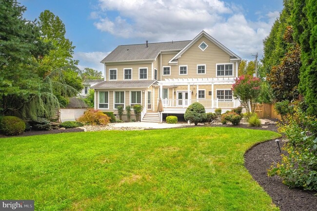 Building Photo - 5905 Lone Oak Dr