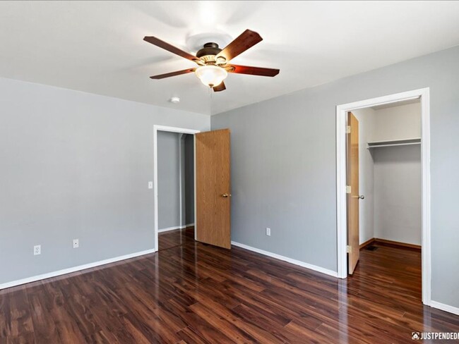 Building Photo - Spacious & Updated 3 Bedroom Duplex Near M...