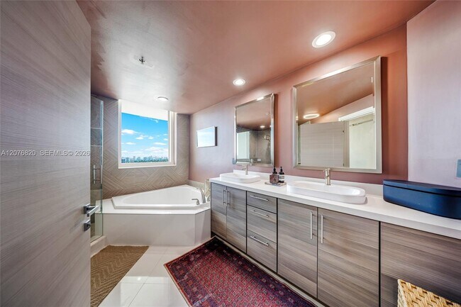 Building Photo - 1745 E Hallandale Beach Blvd