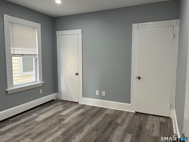 Building Photo - 2449-2451-2451 North Ave