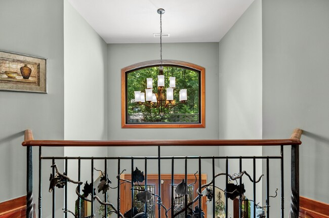 Building Photo - Luxurious 5-Bed Sanctuary with Scenic View...