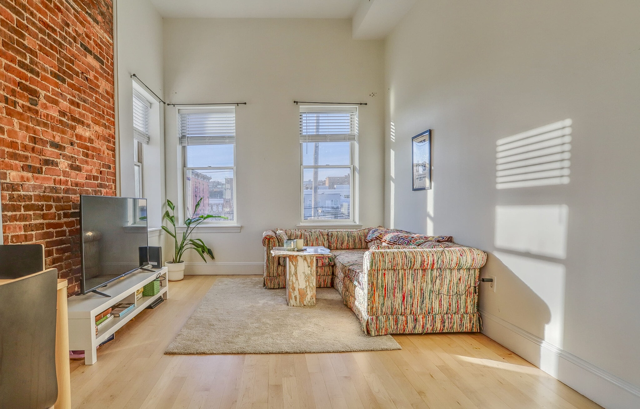 Building Photo - 301 Madison St