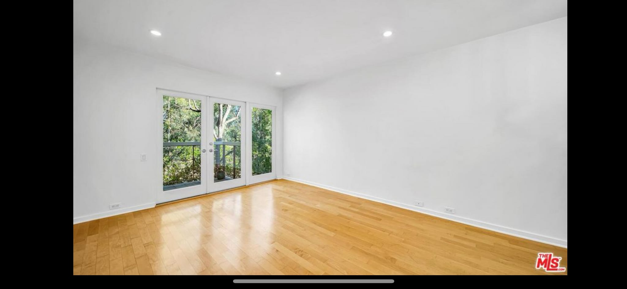 Building Photo - 330 S Barrington Ave