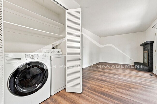 Building Photo - 179 Eaton Ct
