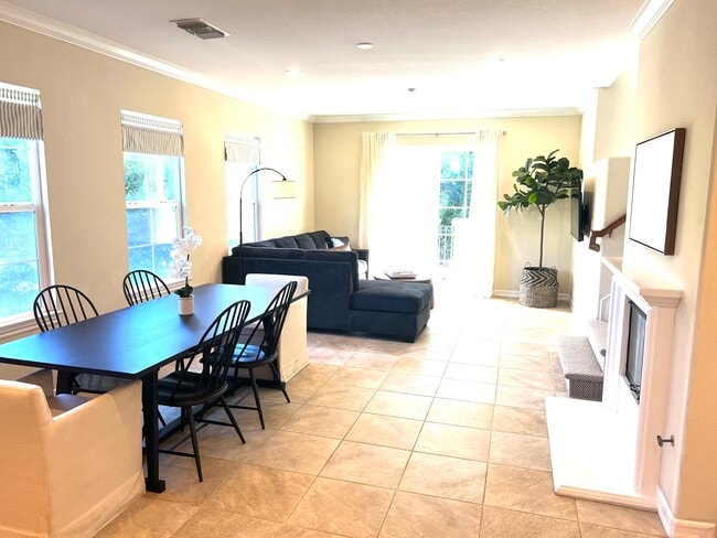 Building Photo - 10545 Zenor Ln