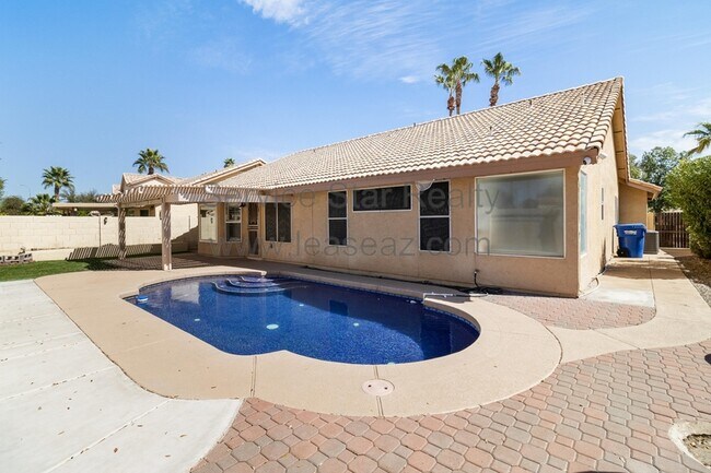 Building Photo - 3110 N 114th Dr