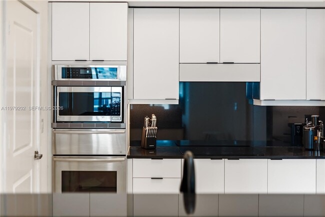 Building Photo - 3101 S Ocean Dr