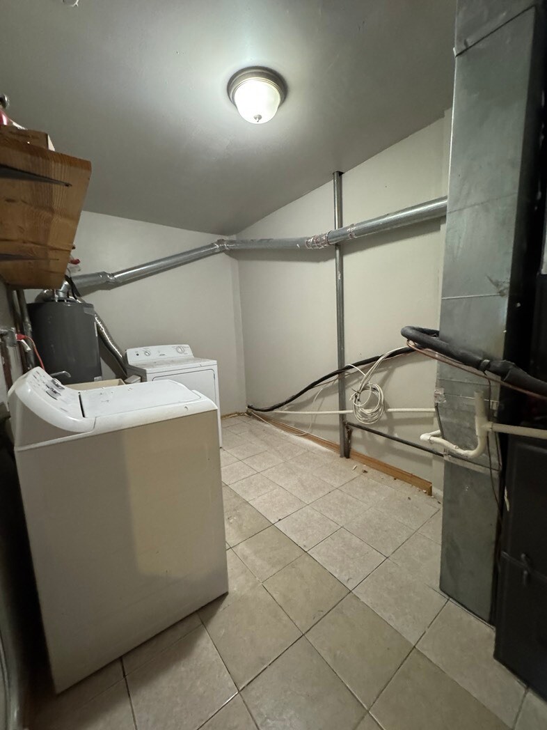 Private Laundry - 3047 N Troy St