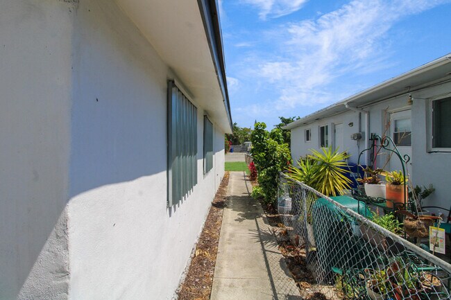 Building Photo - 1730 NE 170th St