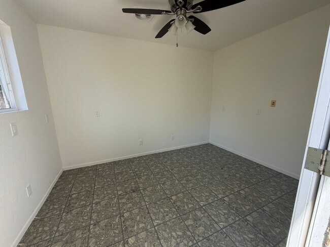 Building Photo - 295 Roswell Dr