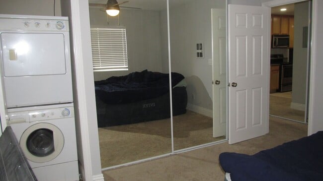 Building Photo - Spacious 1 bedroom at the beach