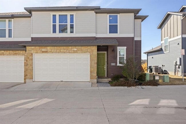 Building Photo - 1020 Vista View Dr