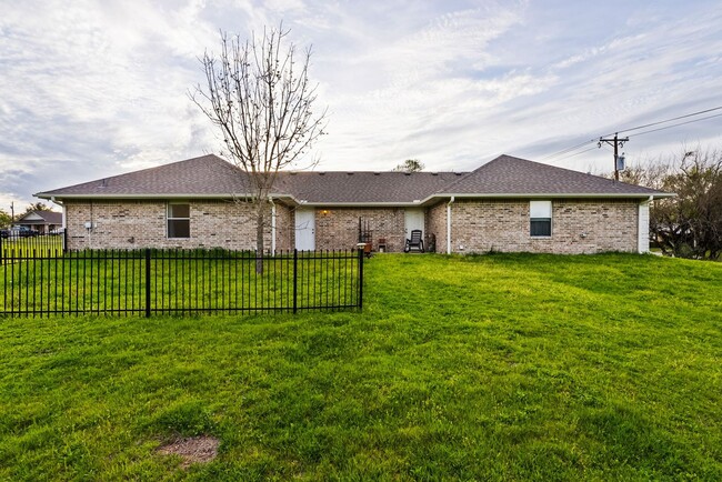 Building Photo - 125 Satch Dr