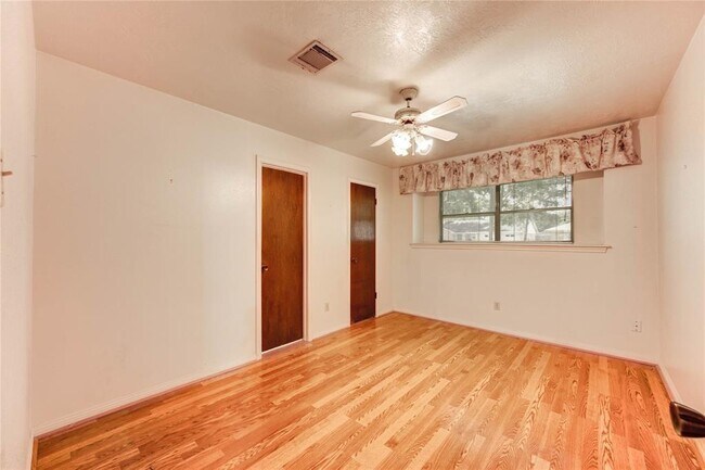 Building Photo - 13634 Greenridge Dr