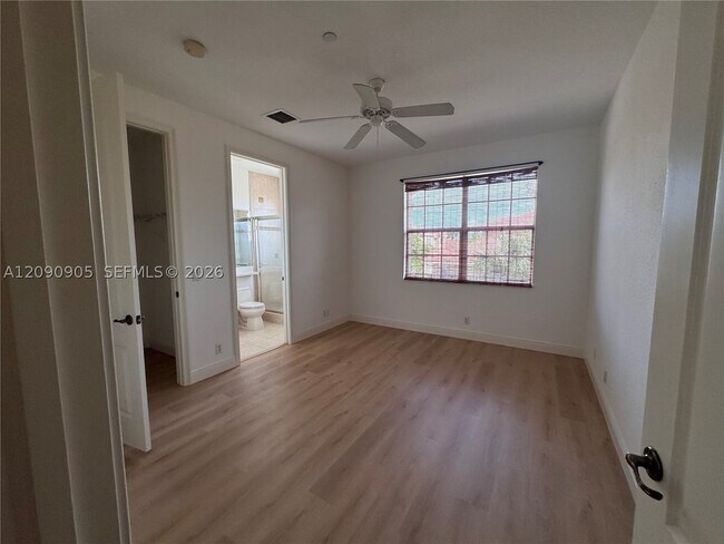 Building Photo - 4513 Artesa Way S