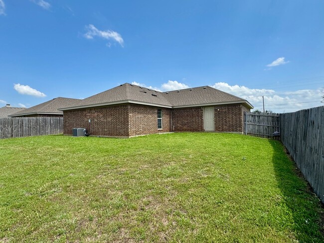Building Photo - Single Family Home *LEASING SPECIAL AVAILA...