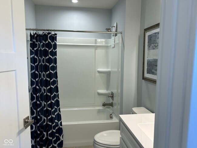 Building Photo - 982 Independence Dr