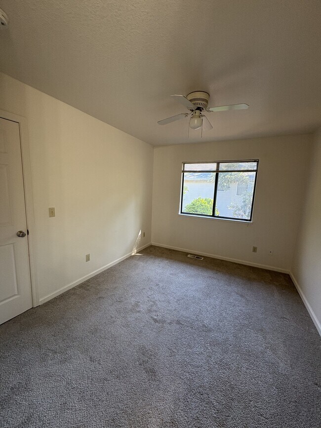Building Photo - 1748 Mount Olive Dr