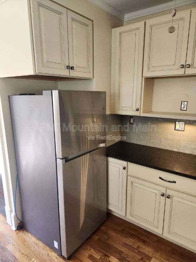 Building Photo - 39 Westover Dr