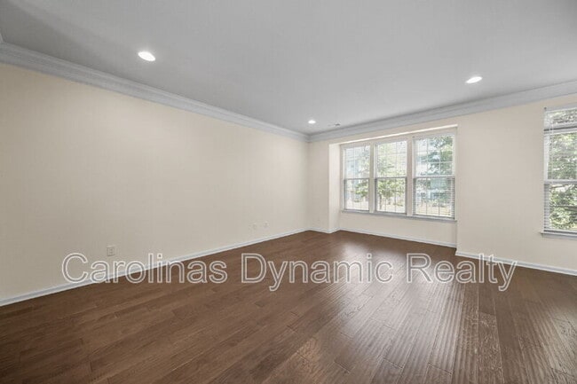 Building Photo - 4061 Zilker Park Dr