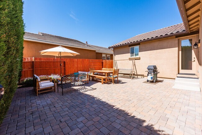 Building Photo - Upgraded 3 bed 2 ba 1862 sq. ft. w/ 2 car ...