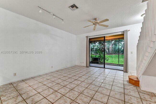 Building Photo - 3897 Tree Top Dr