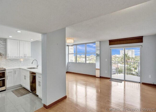 Building Photo - 11930 N Bayshore Dr