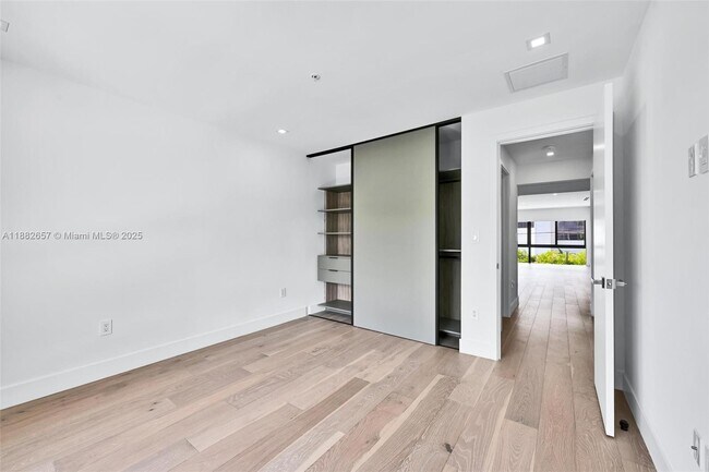 Building Photo - 204 Sunrise Dr