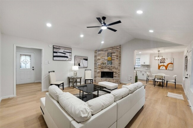 Building Photo - 12703 Redfern Dr
