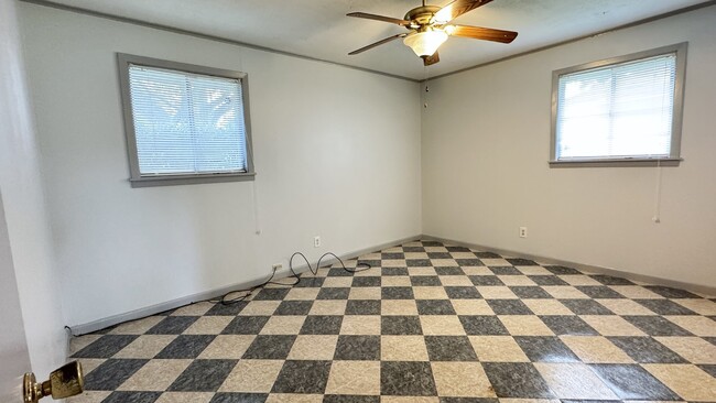 Building Photo - 207 Gulpha Dr