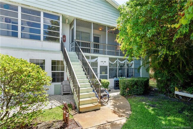 Building Photo - 2118 SE Edler Dr