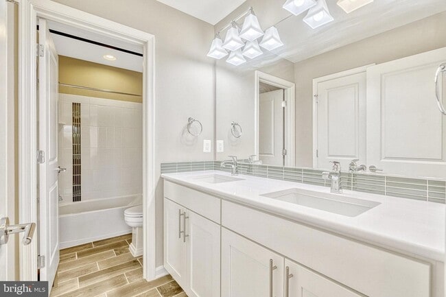 Building Photo - 21491 Willow Breeze Sq