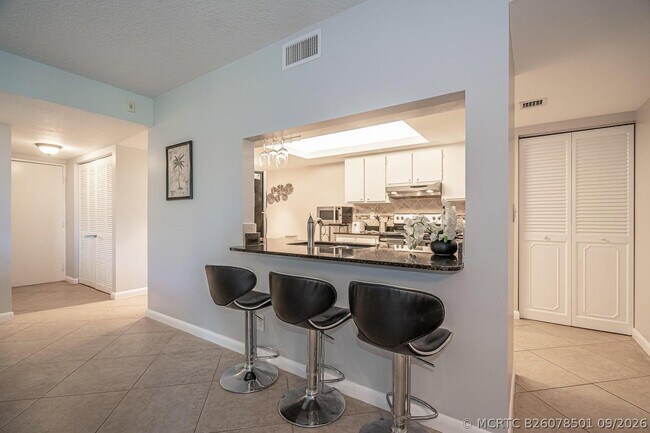 Building Photo - 500 Egret Cir