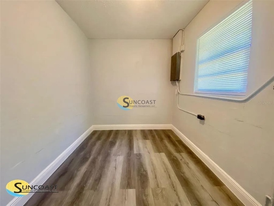 Building Photo - 1419 NE 25th Pl