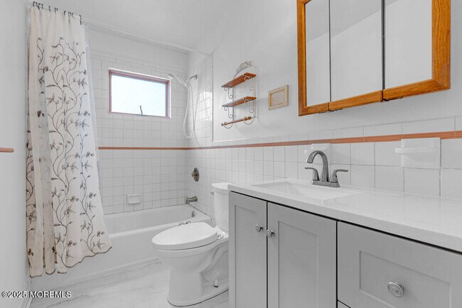 Building Photo - 202 9th Ave