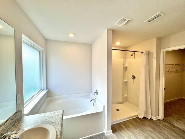 Building Photo - New rental in Brighton Oaks! Conveniently located off Hwy 231, this community conveniently close ...