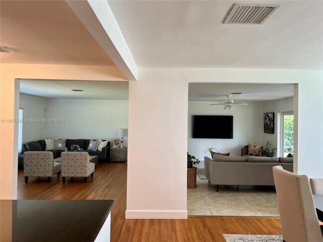 Building Photo - 5800 SW 100th St