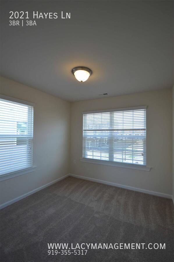 Building Photo - 2021 Hayes Ln