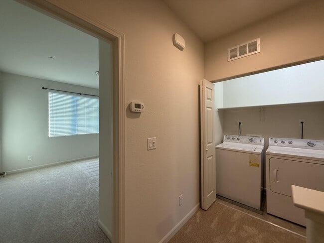 Building Photo - 1055 Chamomile Walkway