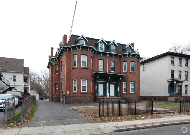 Primary Photo - 62-64 Capen St