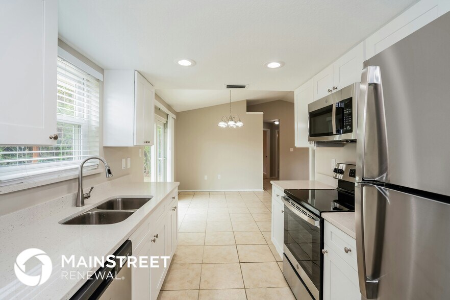 Building Photo - 1043 Cazenovia St