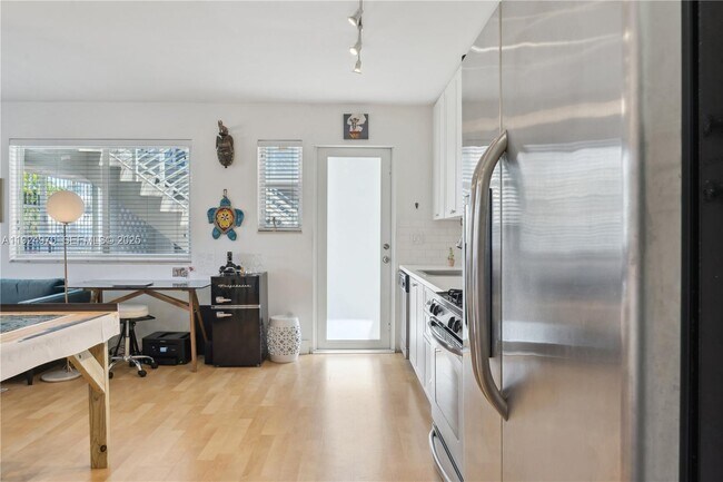 Building Photo - 7440 Byron Ave