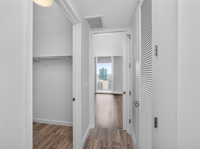 Building Photo - 313 W 17th St