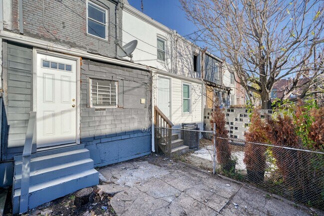 Building Photo - 1343 Sargeant St