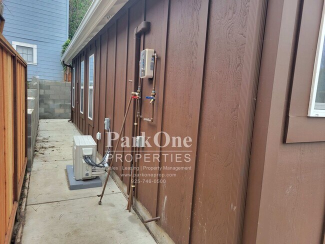 Building Photo - 1012B Merrithew Dr.