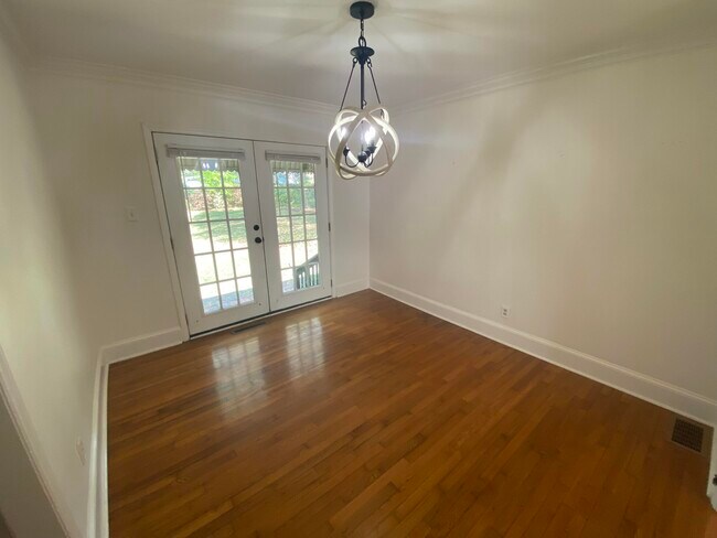 Building Photo - 337 E Boundary Ave SE