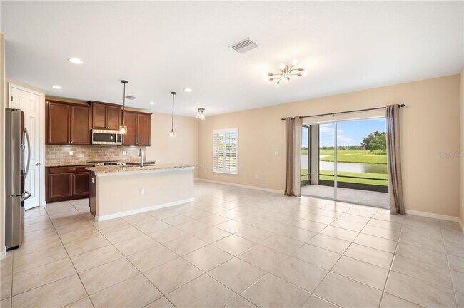 Building Photo - 13330 Palmera Vista Dr