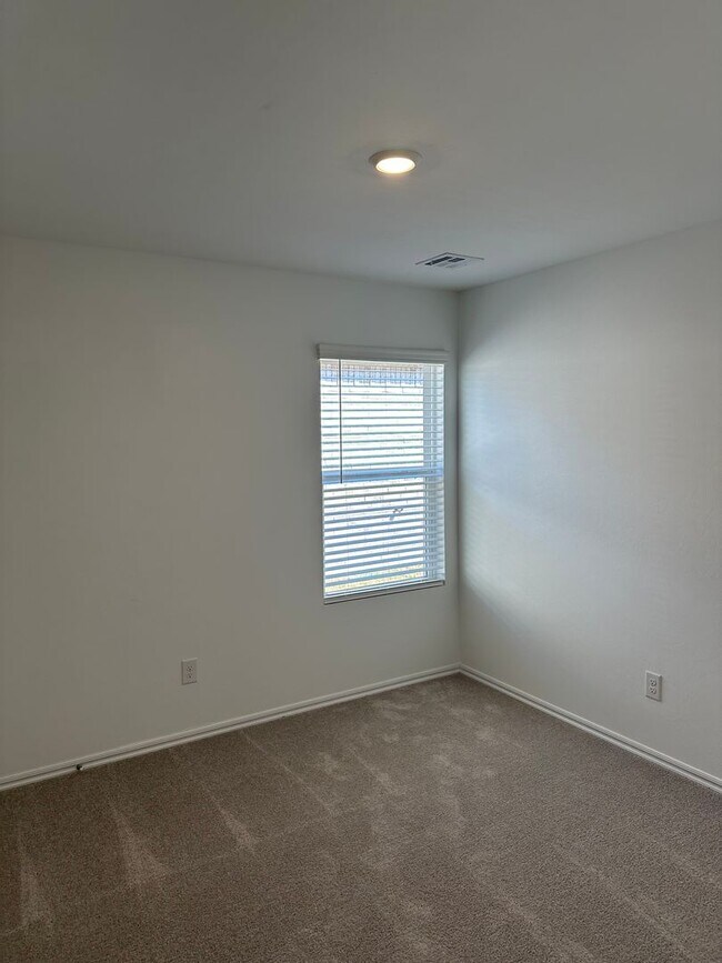 Building Photo - Save $500 on Your Move-In Costs — Sign by 5/22! Charming  3 Bed, 2 Bath Home in Purcell