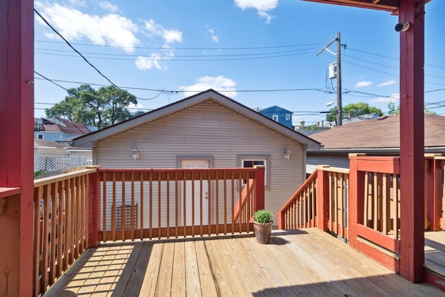 Building Photo - 1724 N Keeler Ave
