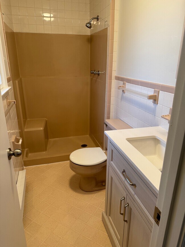 Building Photo - 12445 Dixie Dr